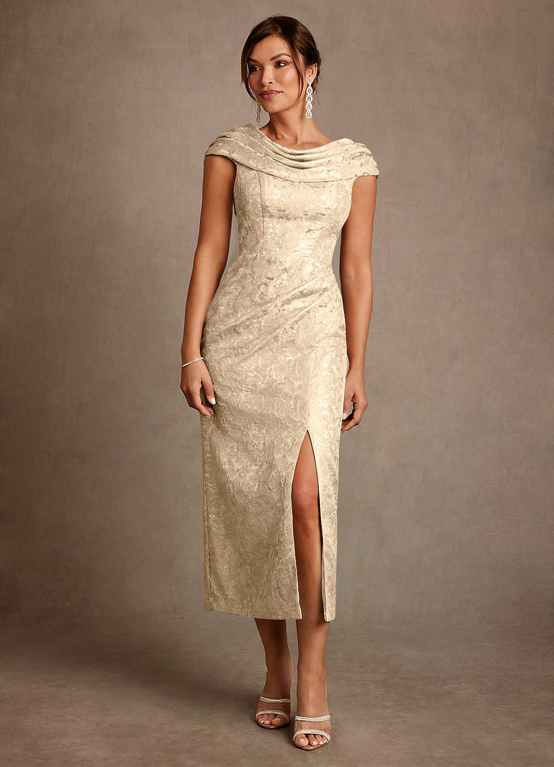 Azazie Alpine Mère de la mariée Robes Robe Trapèze en Jacquard Floral Plissée Champagne image2