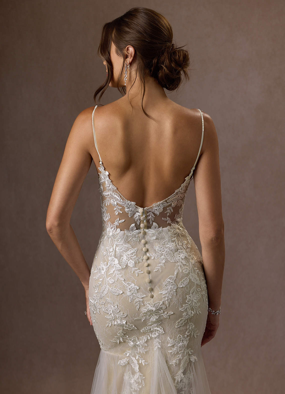 Azazie Leonie Vestidos de novia Vestido de Blanco Diamante Champán de Tul de Corte Sirena con Lentejuelas Cuello V image13