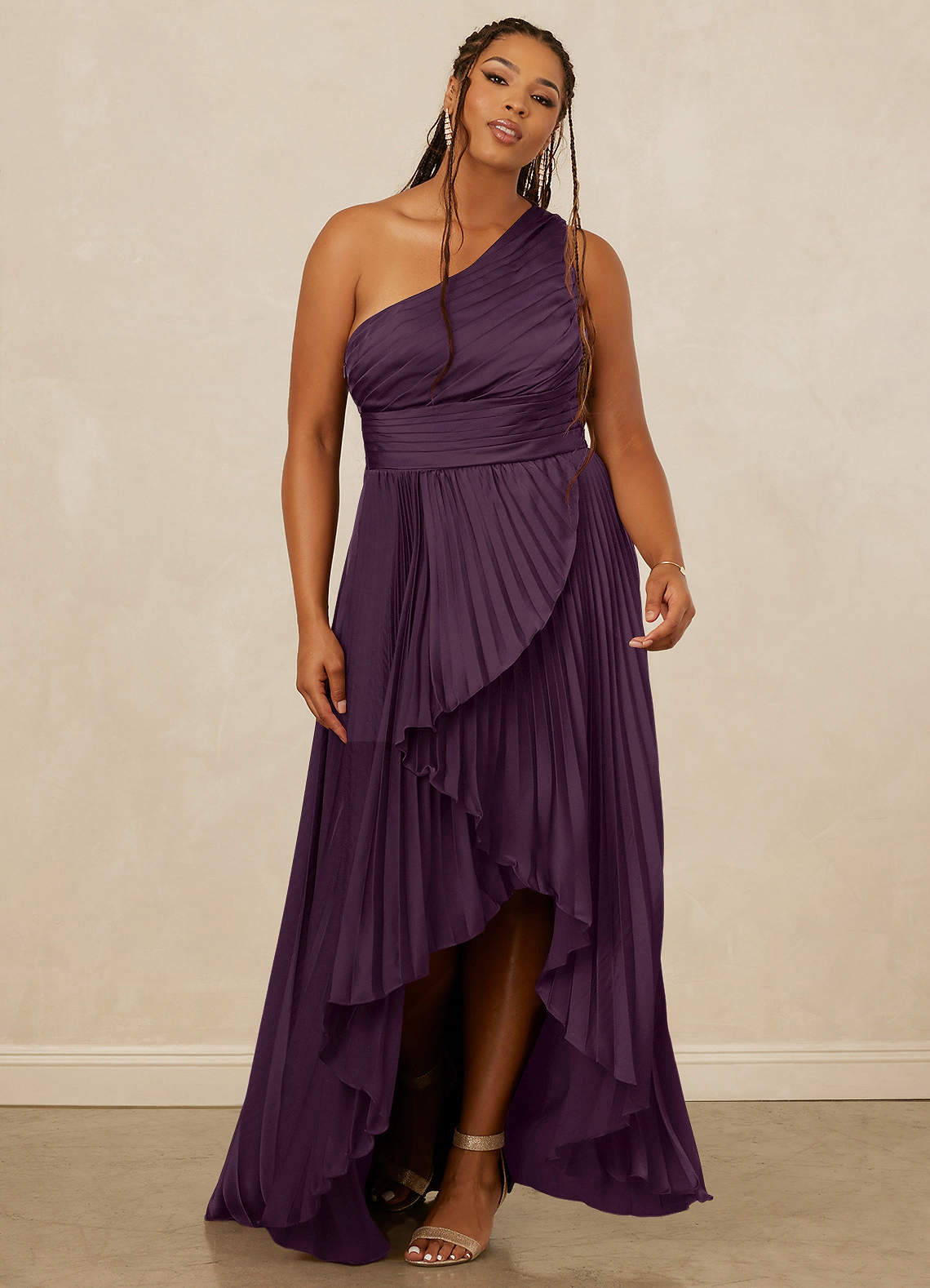 Christian Siriano Bridal for Azazie 1008 Robes de demoiselle d'honneur Robe Trapèze en Satin extensible Ue épaule Prune image1