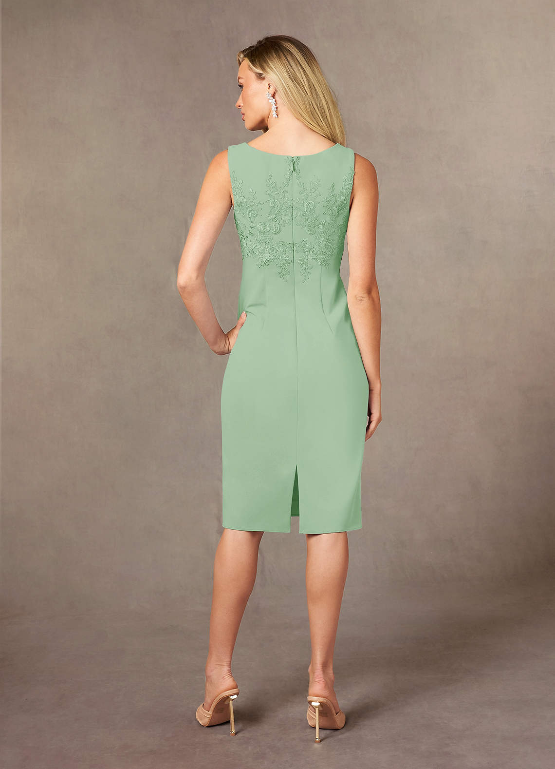 Azazie Ryne Mère de la mariée Robes Robe Fourreau en Dentelle Vert Sauge image1