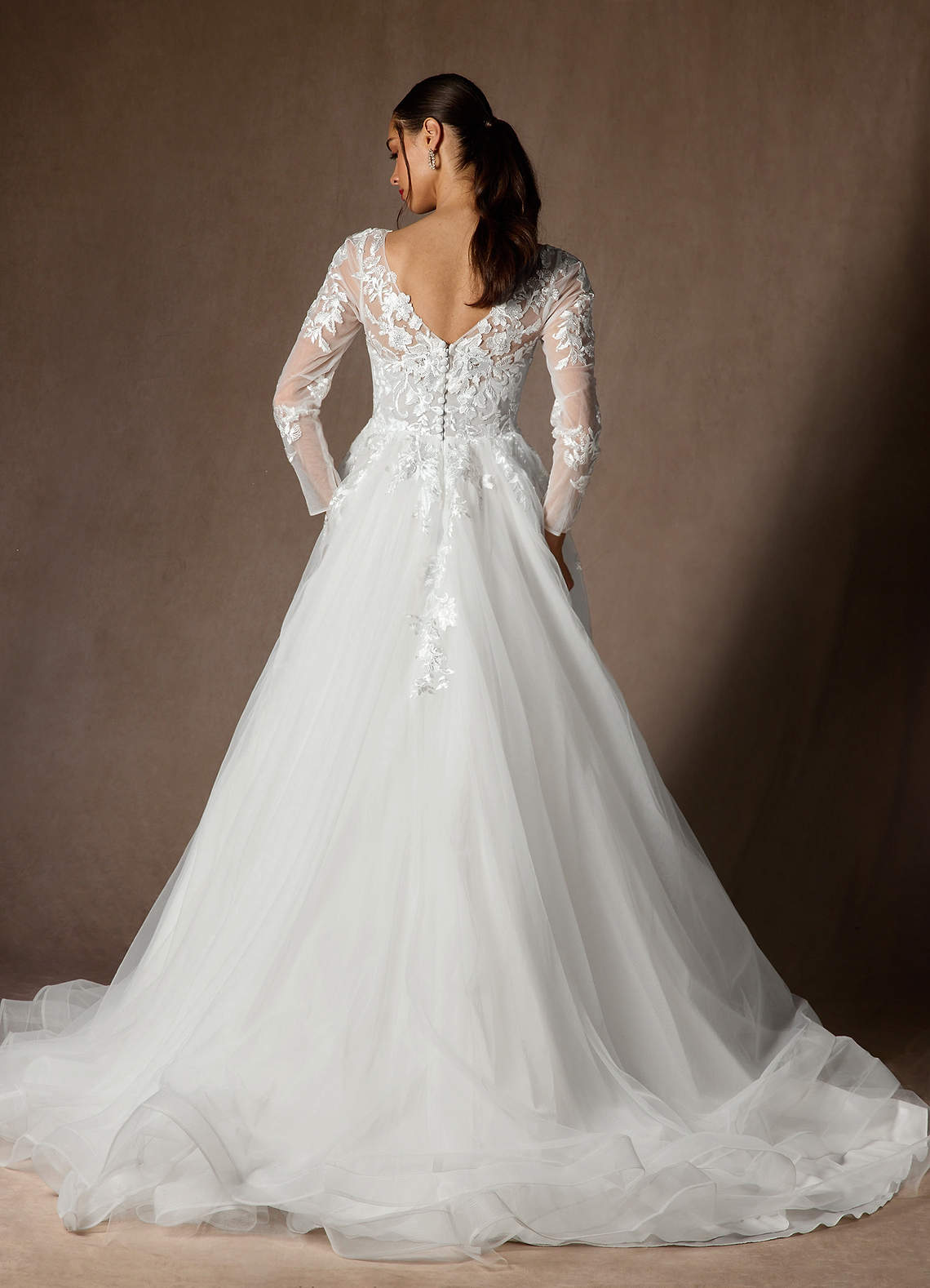 Azazie Freya Vestidos de novia Vestido de Diamante Blanco de Tul de Corte en A con Lentejuela image1