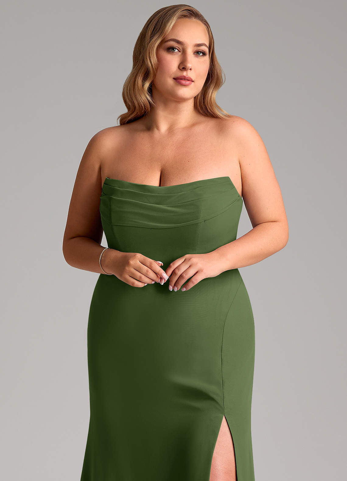 Azazie Saige Vestidos de madrinha de casamento Vestir Oliva de Chiffon de Linha A com Fora do ombro image10
