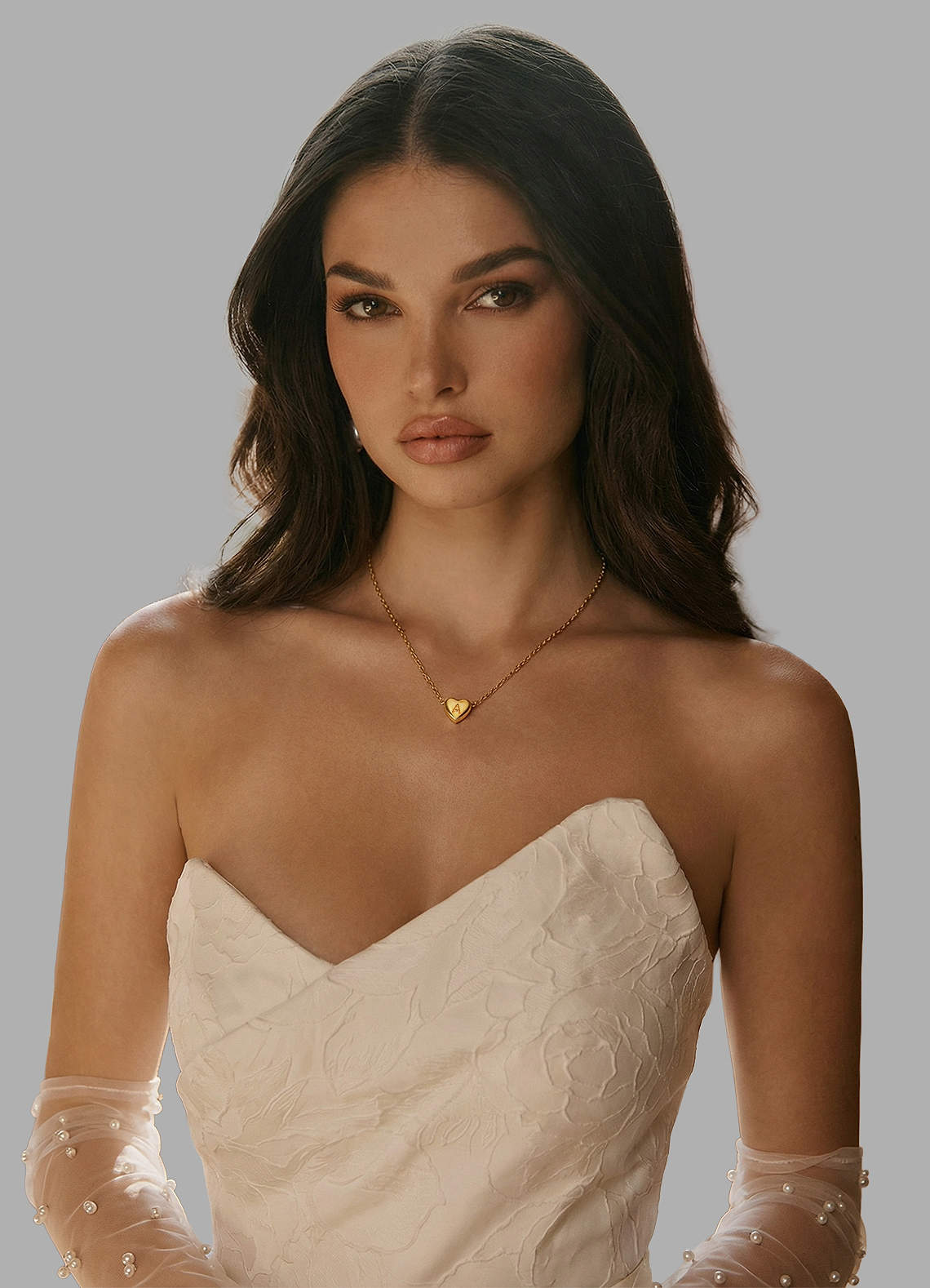 front 18 karaatin kullattu sydämenmuotoinen kirjainkoru