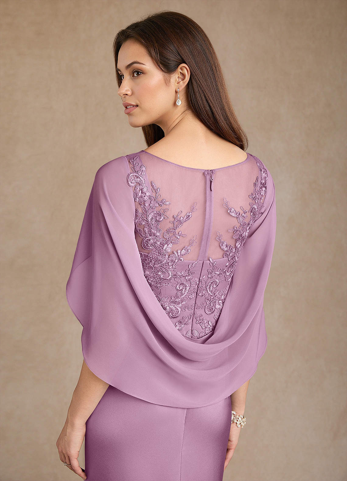 Azazie Hera Mère de la mariée Robes Robe Trapèze en Satin extensible Dentelle Glycine image5