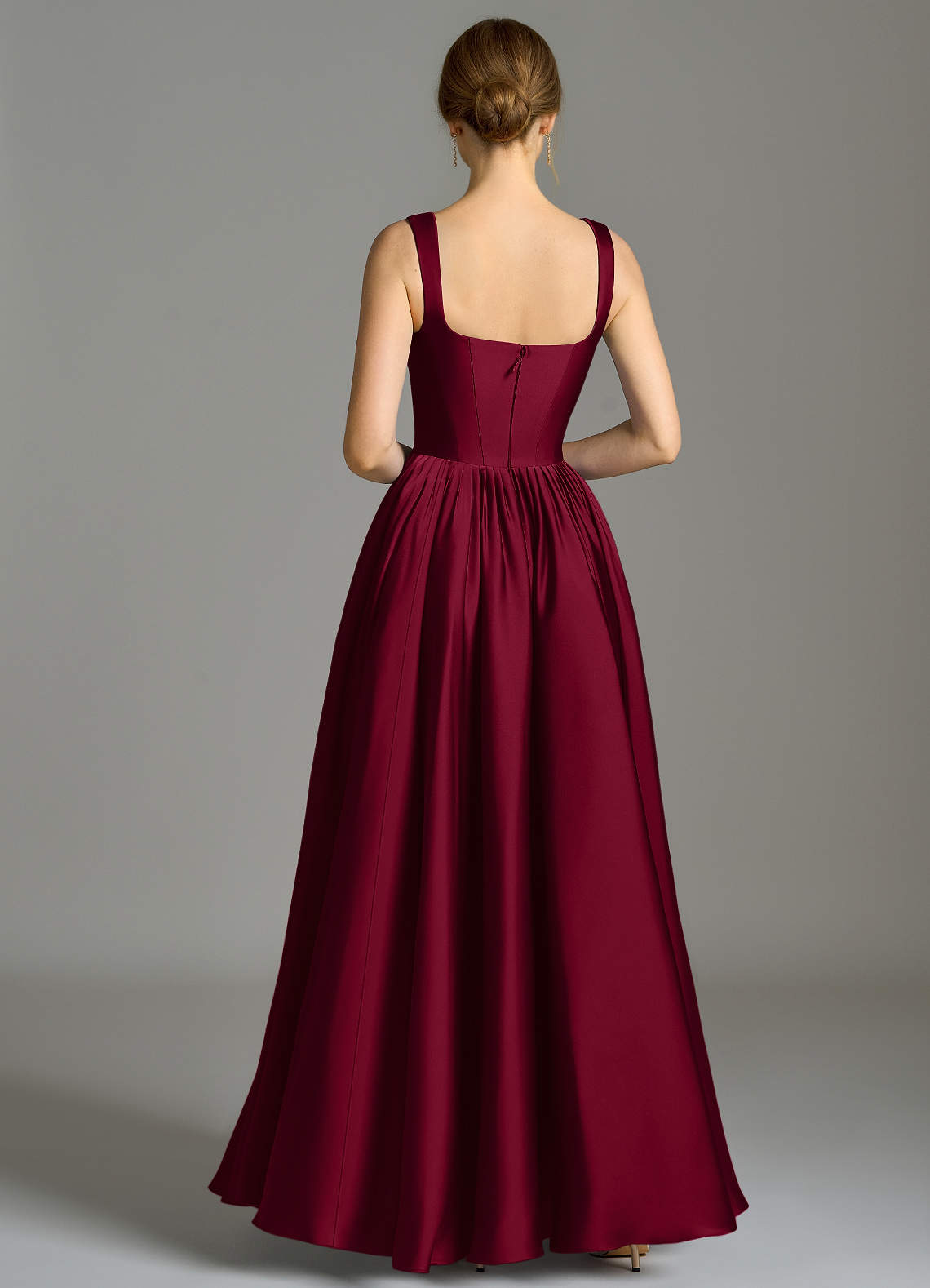 Azazie Verina Essayer des robes à la maison Robe Trapèze en Satin extensible Plissée Bleu Poussiéreux image5