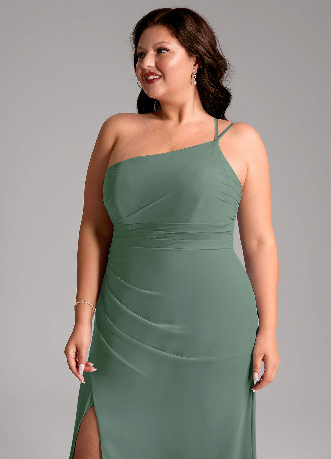 Azazie Eren Essayer des robes à la maison Robe Fourreau en Mousseline de soie Ue épaule Eucalyptus image12