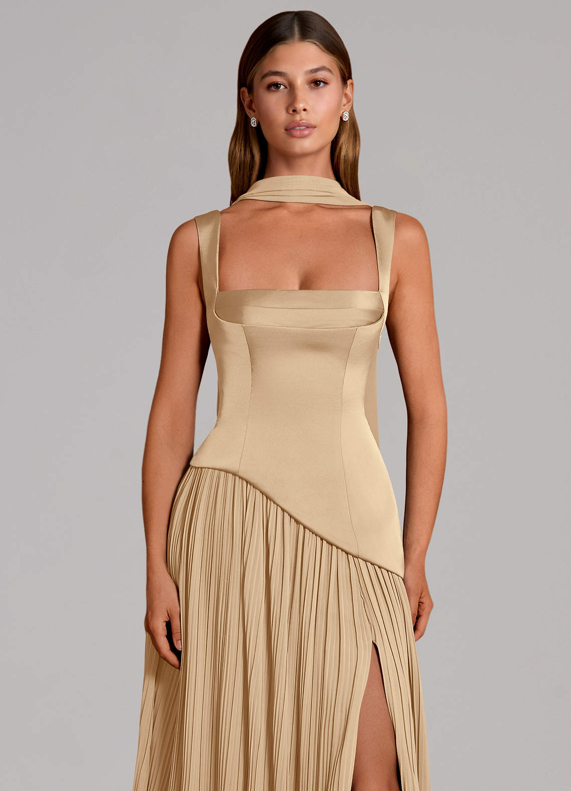 Azazie Stephanie Robes de demoiselle d'honneur Robe Trapèze en Satin extensible Plissée Champagne image5