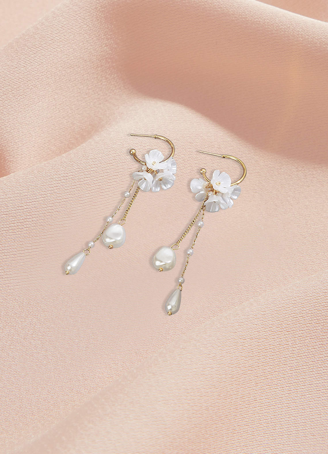 ピアス The Flower Pearl Earrings Flower Pearl Earrings | SHASHI Flower Earrings – SHOP SHASHI