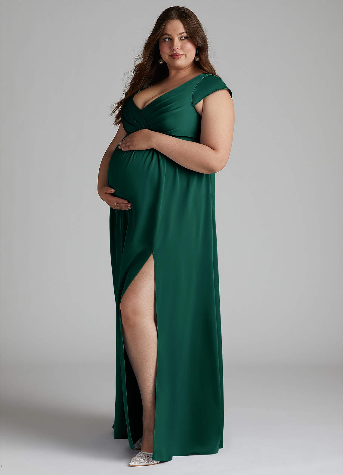 Azazie Allessia Robes de demoiselle d'honneur de maternité Robe Trapèze Plissée Longueur ras du sol Satin extensible image1