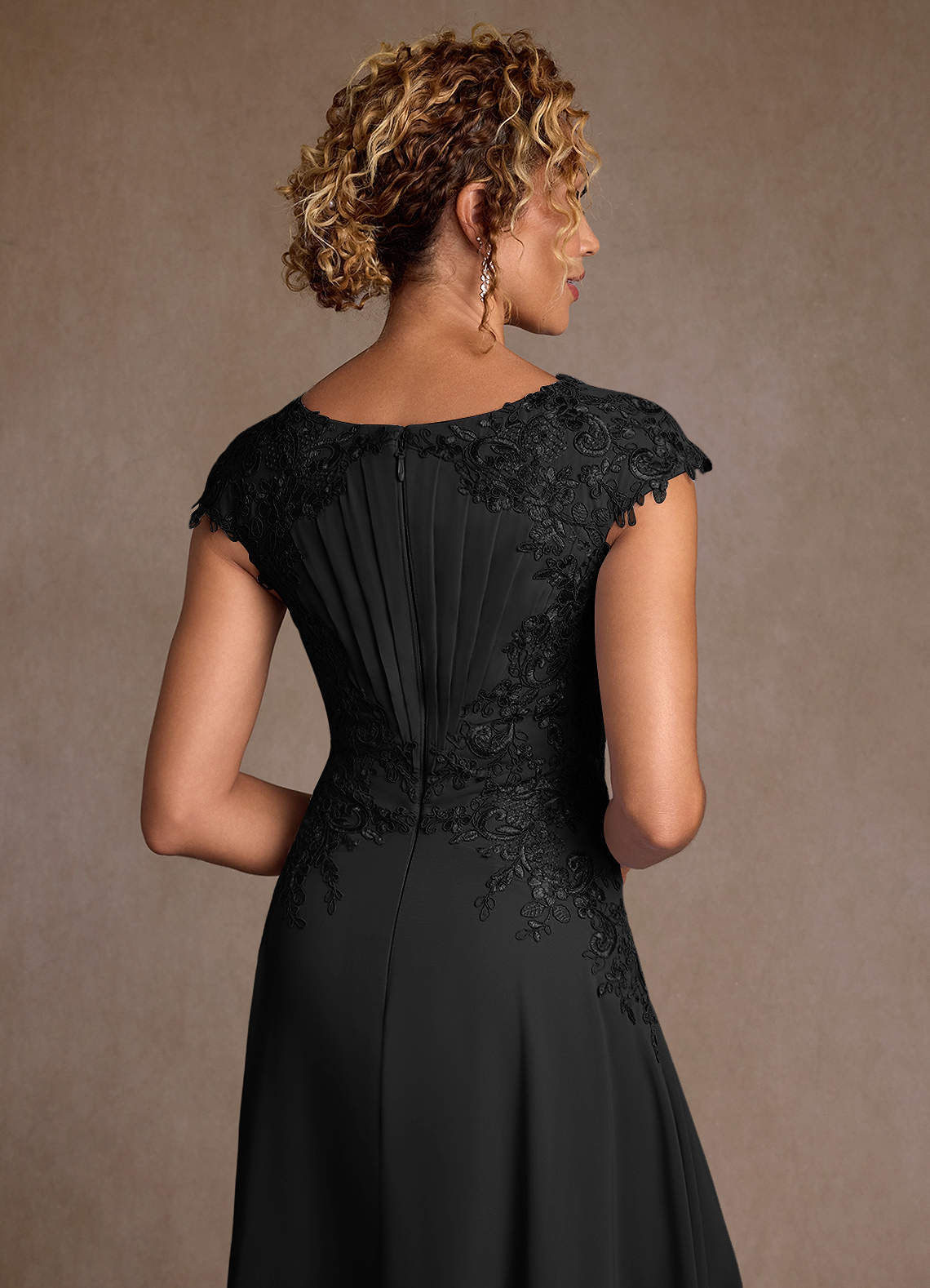 Azazie Crista Mère de la mariée Robes Robe Trapèze en Mousseline de soie Dentelle Noir image5