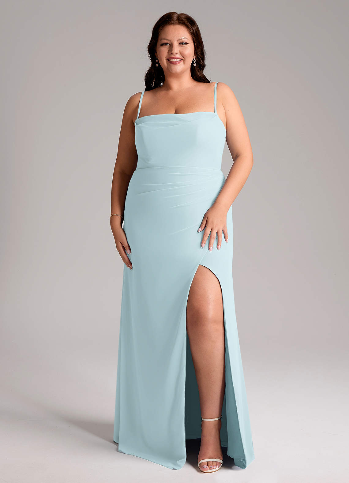 Azazie Leonis Vestidos de damas de honor Vestido de Neblina de Gasa de Corte Recto Convertible con Sin tirantes image1