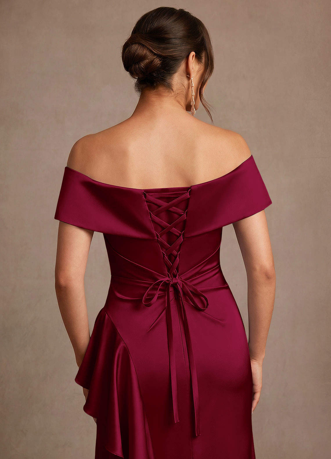 Azazie Kirsty vestidos de madre de la novia Vestido de Borgoña de Satén Elástico de Corte Recto con Vestidos sin tirantes image5