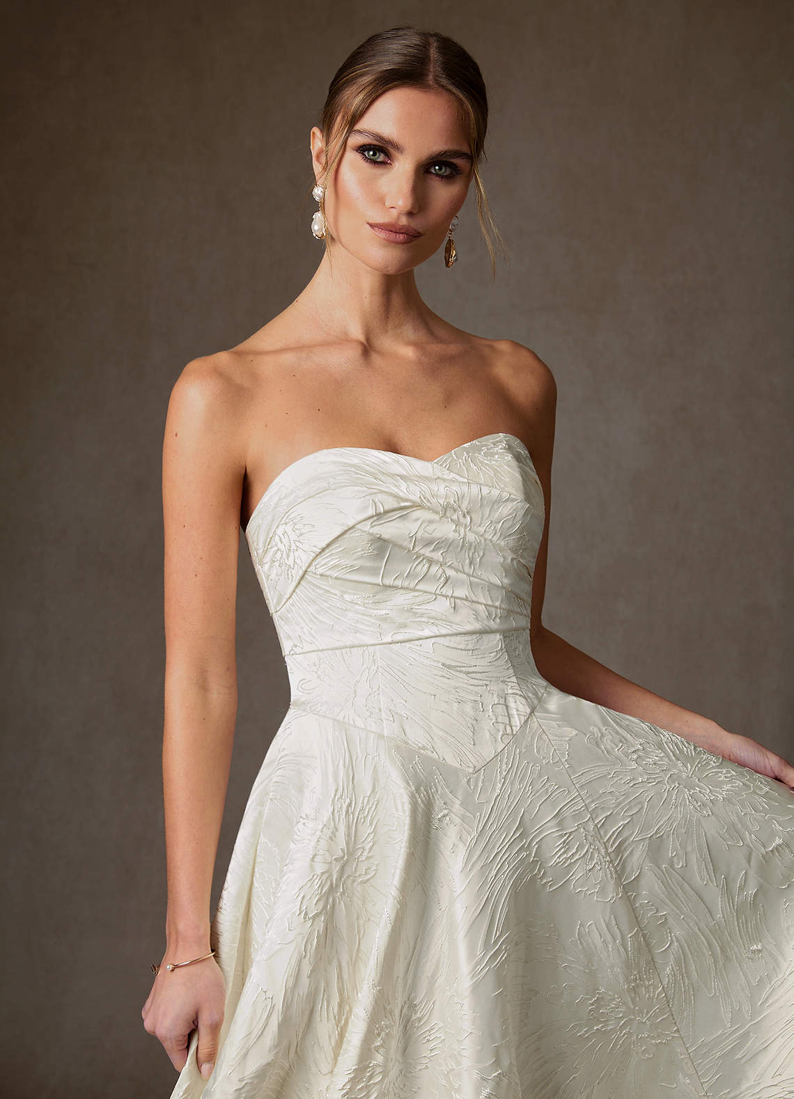 Azazie Tallulah Vestidos de novia Vestido de Blanco Antiguo de Jacquard Floral de Corte en A con Sin tirantes image3