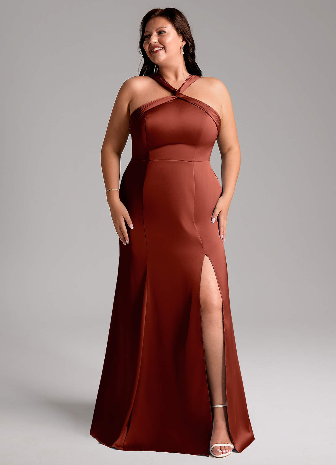 Azazie Rue Vestidos de damas de honor Vestido de Terracota de Satén Elástico de Corte Sirena con Plisado image9