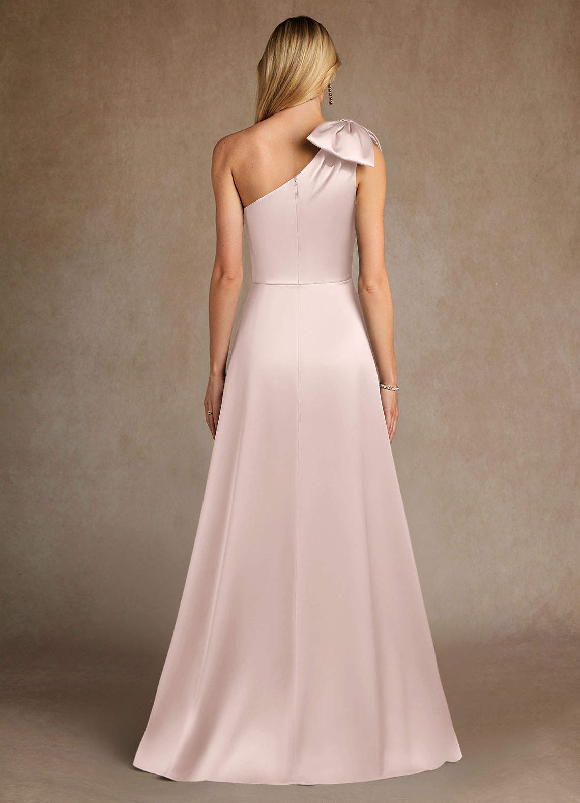 Azazie Easton Mère de la mariée Robes Robe Trapèze en Satin extensible Une épaule Rose Pâle image2