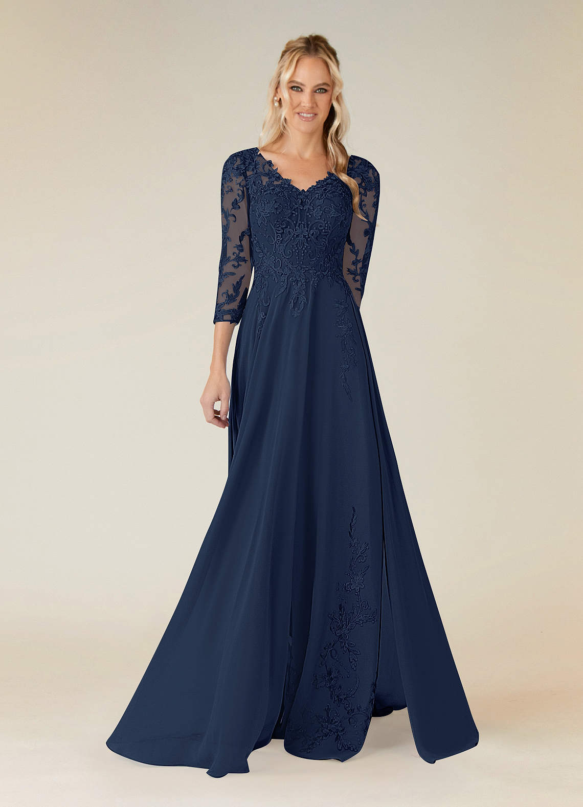 Azazie Noella Mère de la mariée Robes Robe Trapèze en Mousseline de soie Col V Dentelle Bleu Marine Foncé image1