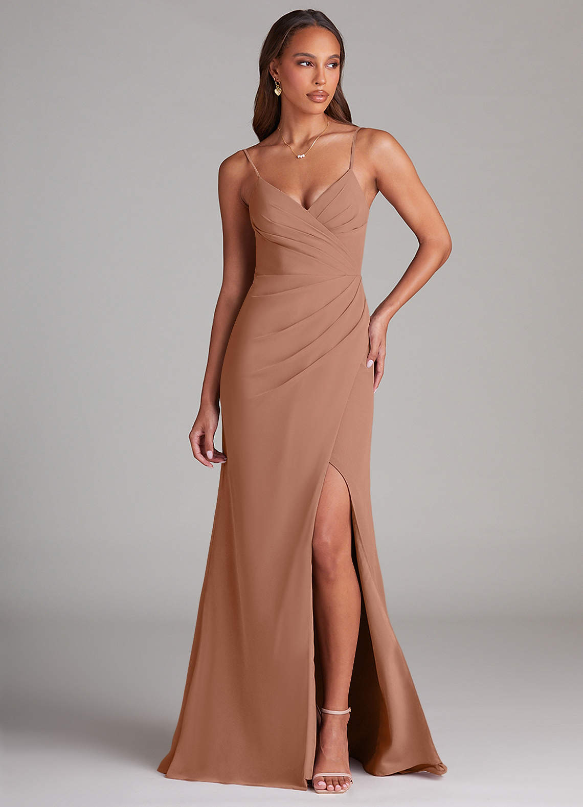 Azazie Maci Abiti da Damigella Abito Tubino in Chiffon Plissettato Bronzo image1