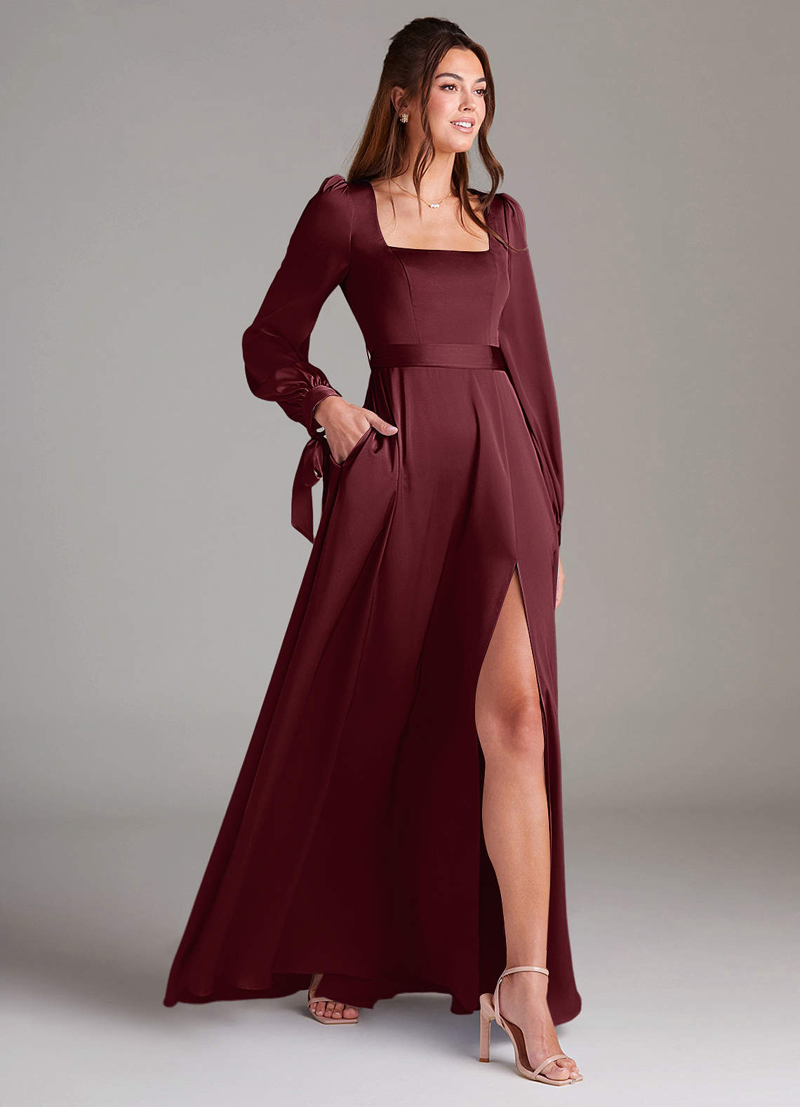 Azazie Leonia Vestidos de damas de honor Vestido de Cabernet de Satén Elástico de Corte en A con Manga larga image3