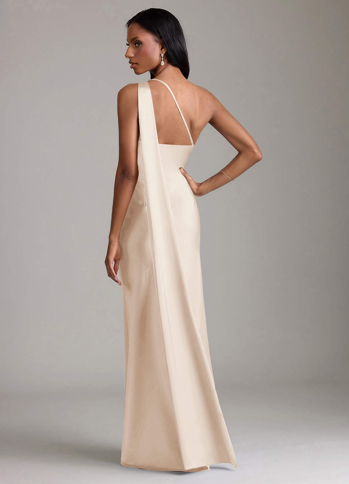 Azazie Juniper Brudtärnklänningar Klä av Sjöjungfru i Stretch Satin Ena axeln Vit Alabaster image5