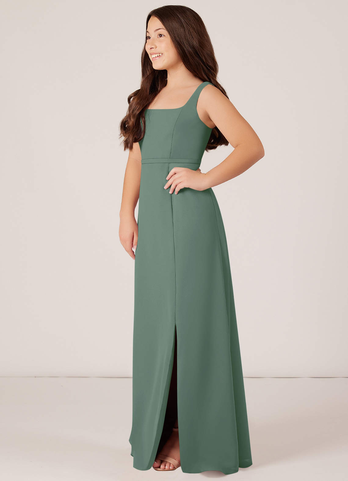 Azazie Renee Junior Ready to Ship Vestido de dama de honor en color  Eucalipto | Azazie, image size:1140x1578
