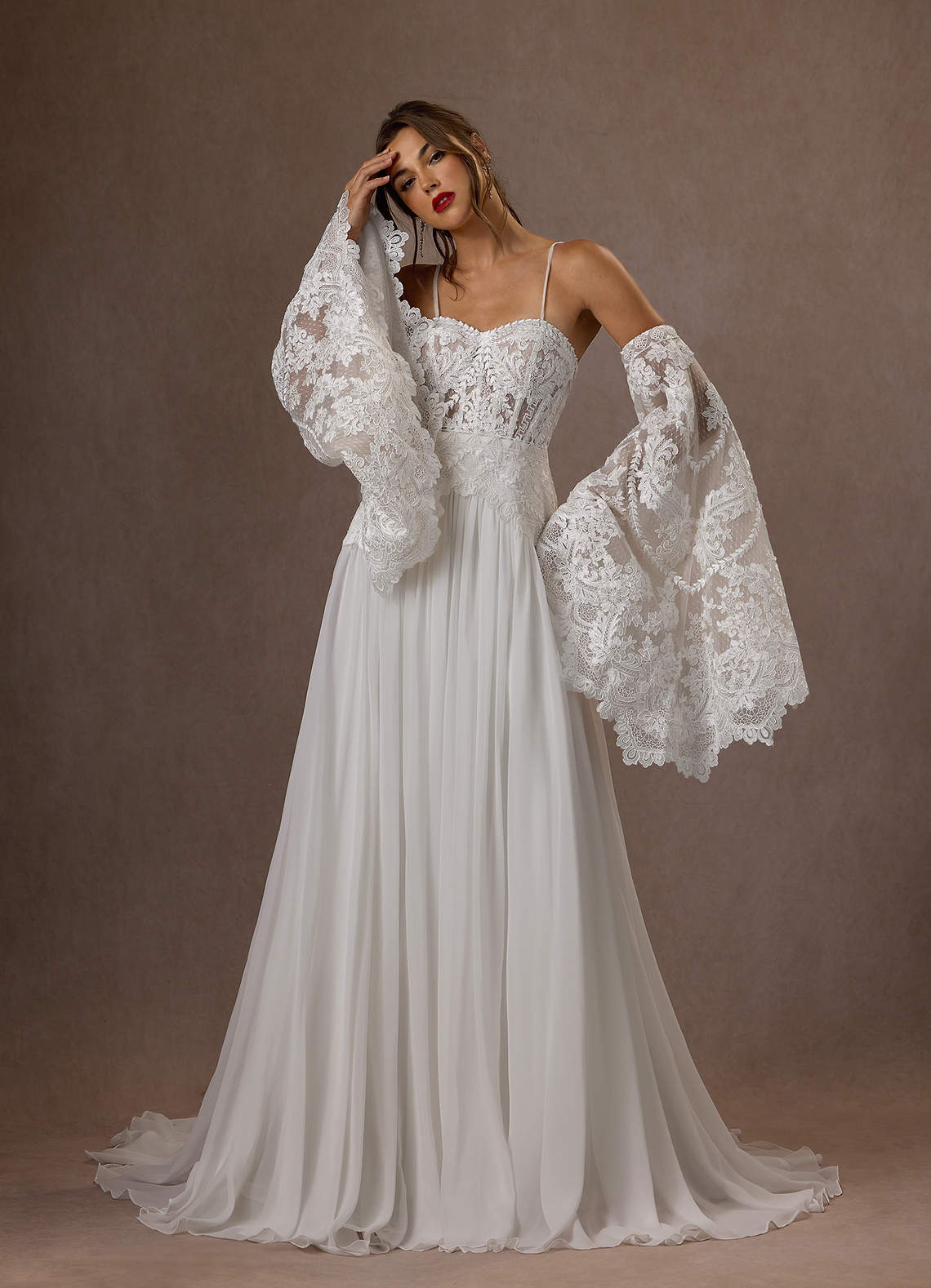 Azazie Rhya Probar vestidos en casa Vestido de Diamante Blanco de Encaje de Corte en A con Vestidos sin tirantes image1
