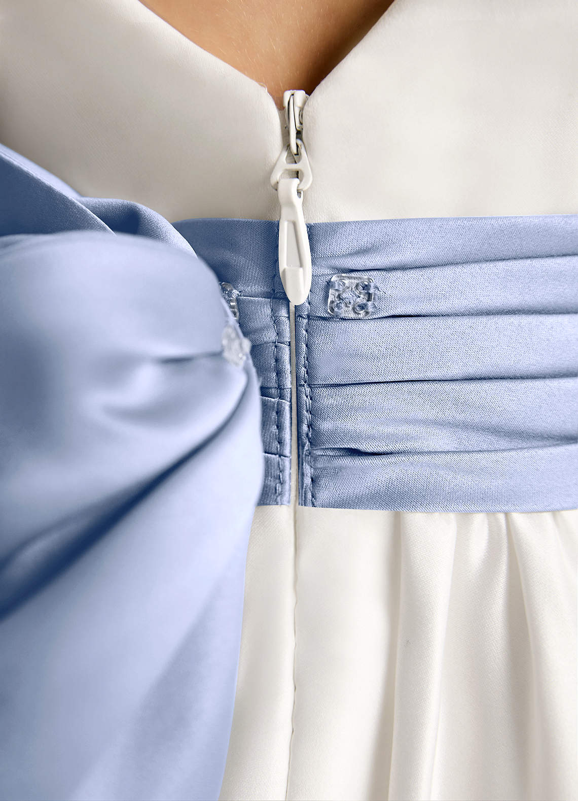 Azazie Sosie Robe Demoiselle D'honneur Fillette Robe Trapèze en Mat Satiné Plissée Ivoire Eis image5