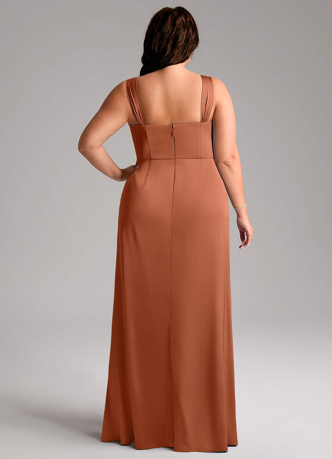 Azazie Denice Robes de demoiselle d'honneur Robe Fourreau en Satin extensible Plissée Rose De Cèdre image10