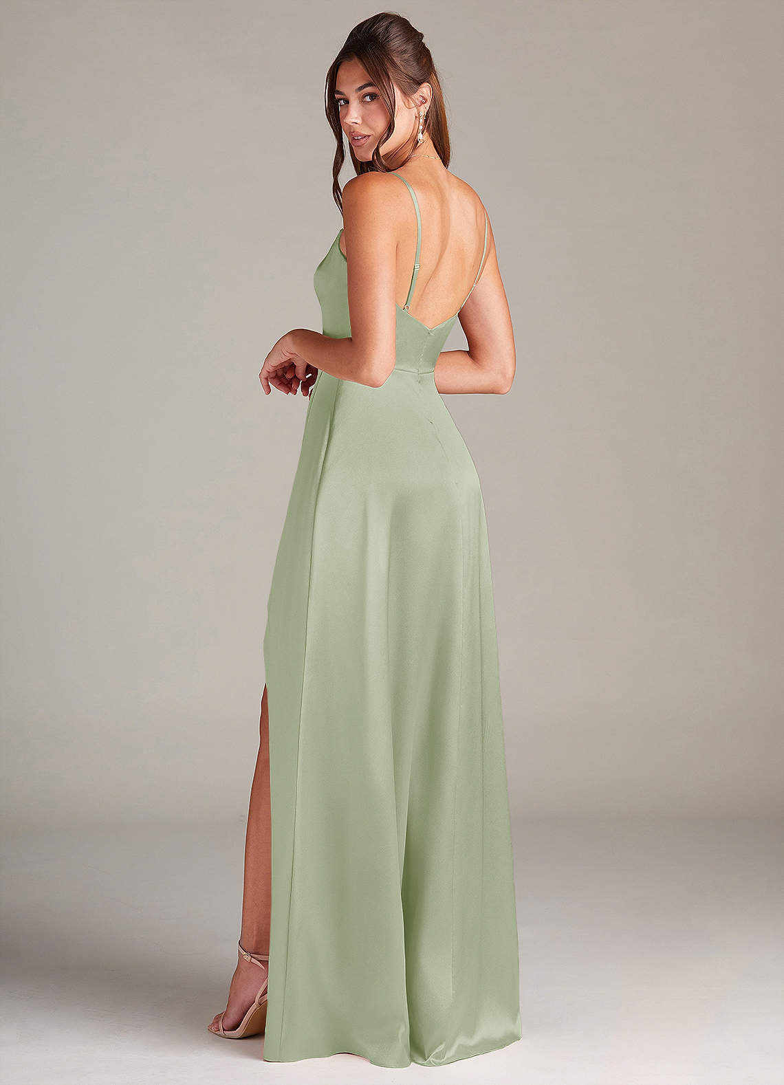 Azazie Sarella Robes de demoiselle d'honneur Robe Trapèze en Satin extensible Plissée Vert Sauge image3