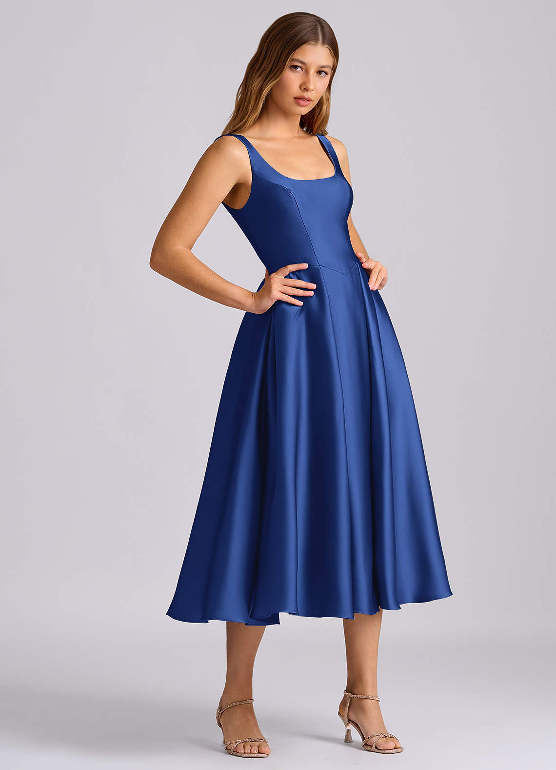 Azazie Amalie Vestidos de madrinha de casamento Vestido Royal Blue de Cetim elástico de Linha A com Plissado image3
