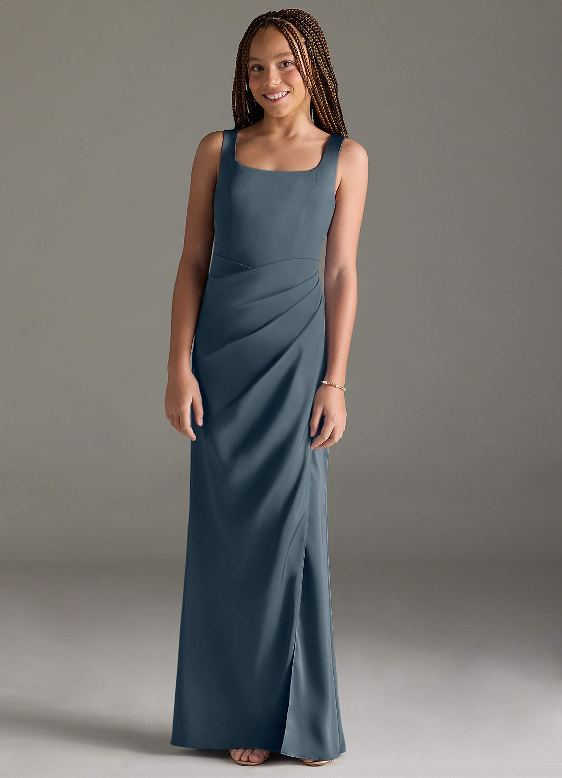 Azazie Mero Junior Vestido de Crepúsculo de Satén Elástico de Corte Sirena con Plisado image1