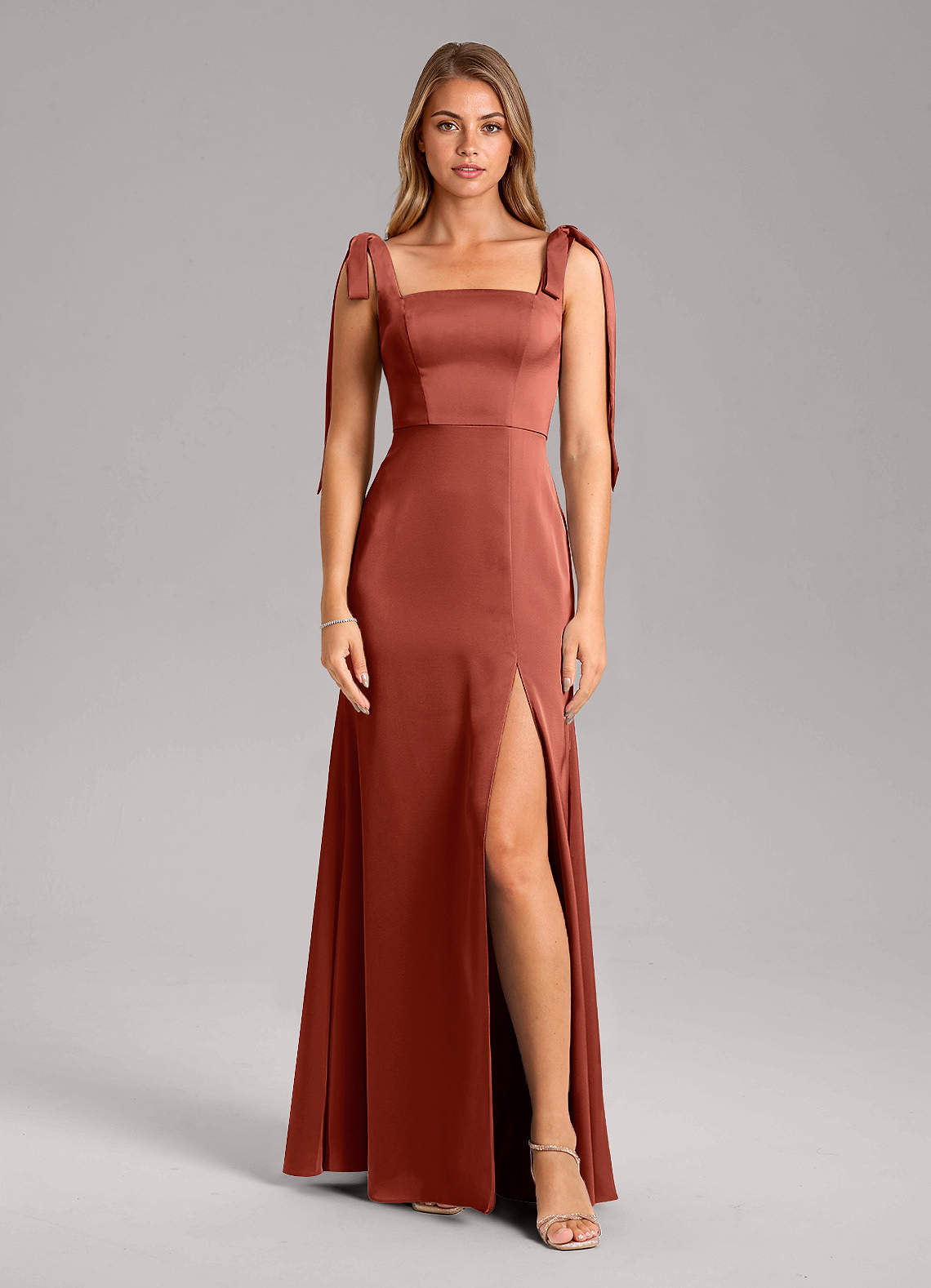 Azazie Frostine Vestidos de damas de honor Vestido de Terracota de Satén Elástico de Corte en A con Lazo image10