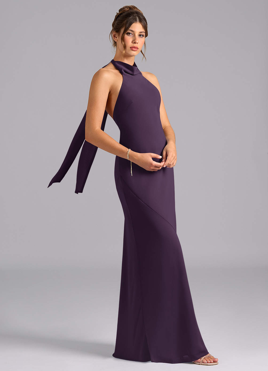 Azazie Velli Vestidos de damas de honor Vestido de Ciruela de Gasa de Corte Sirena con Cuello Alto image2