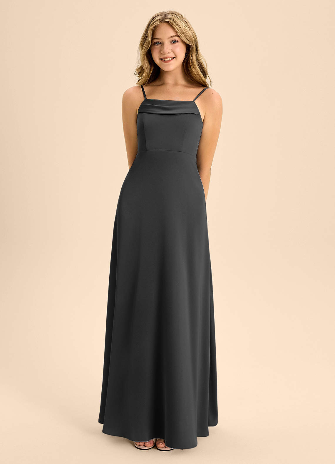 Azazie Anselie Junior Vestido de Negro de Satén Elástico de Corte en A con Vestidos sin tirantes image3