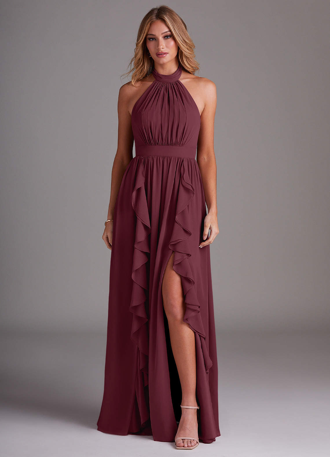 Azazie Avary Robes de demoiselle d'honneur Robe Trapèze en Mousseline de soie Plissée Cabernet image1
