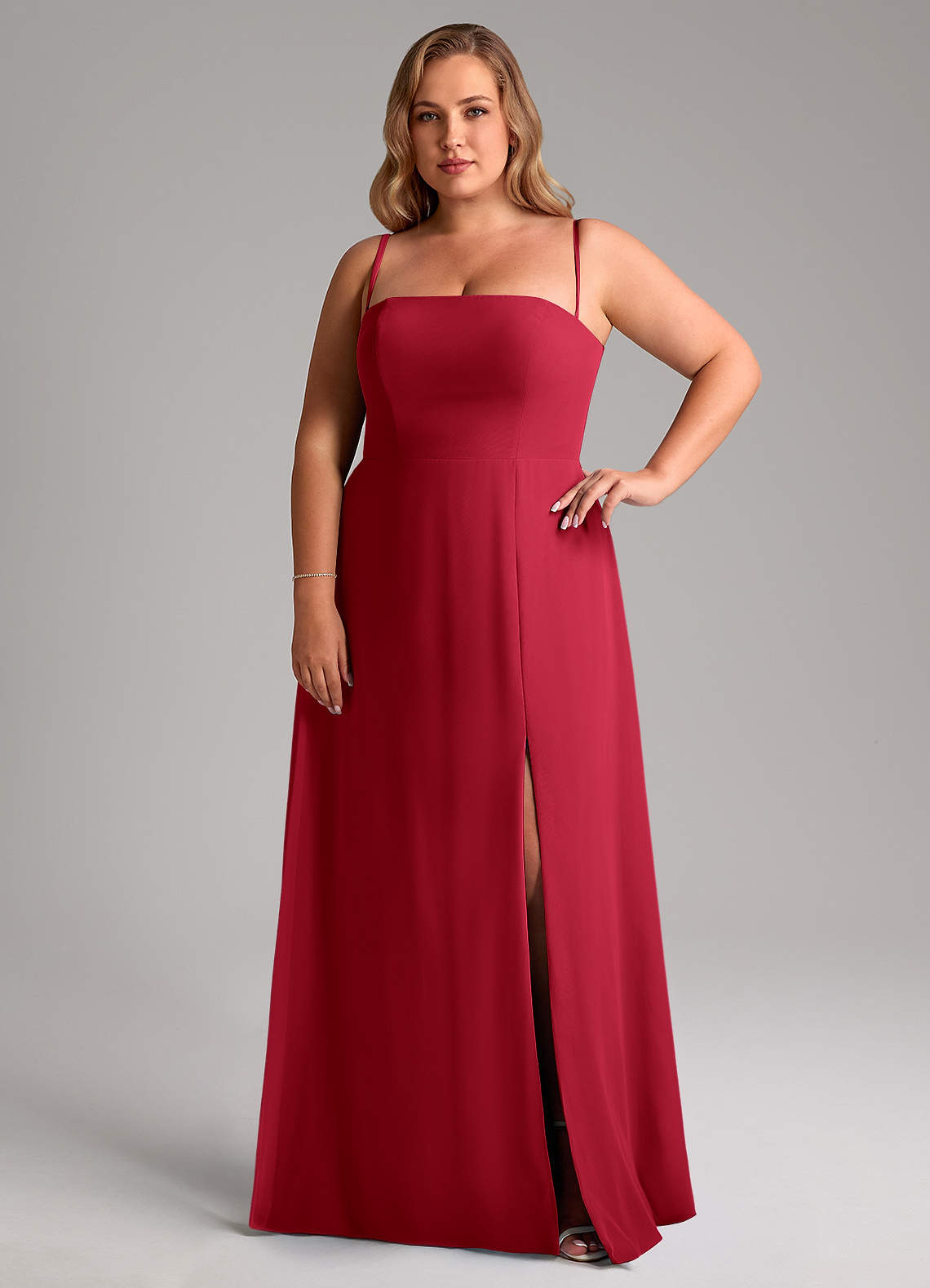 Azazie Wren Vestidos de damas de honor Vestido de Escarlata de Gasa de Corte en A Convertible con Corte Lateral image13