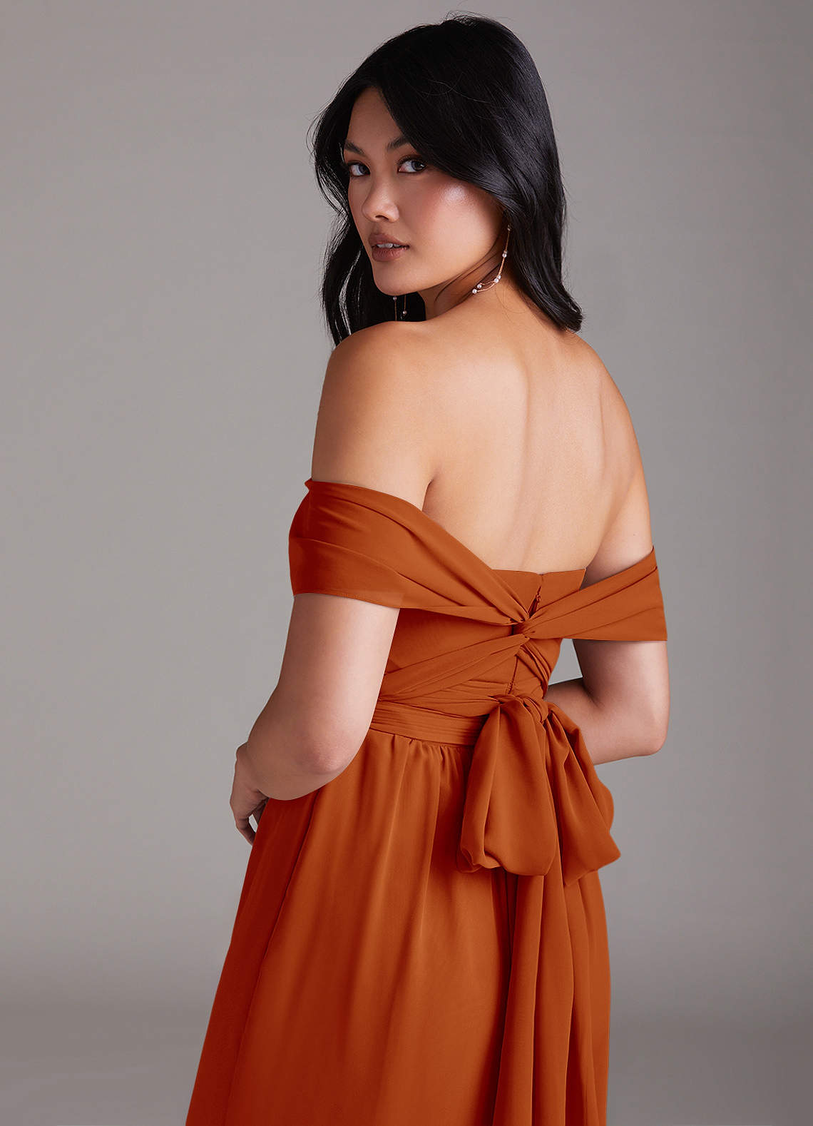 Azazie Lamara Robes de demoiselle d'honneur Combinaison Convertible en Mousseline de soie Épaule décolletée Paprika image5