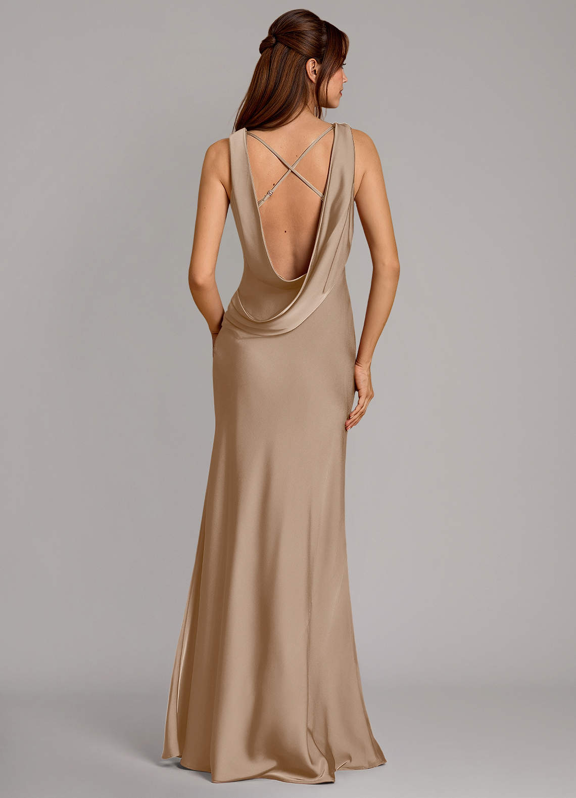Azazie Cheryl Robes de demoiselle d'honneur Robe Sirène en Satin extensible Taupe image1