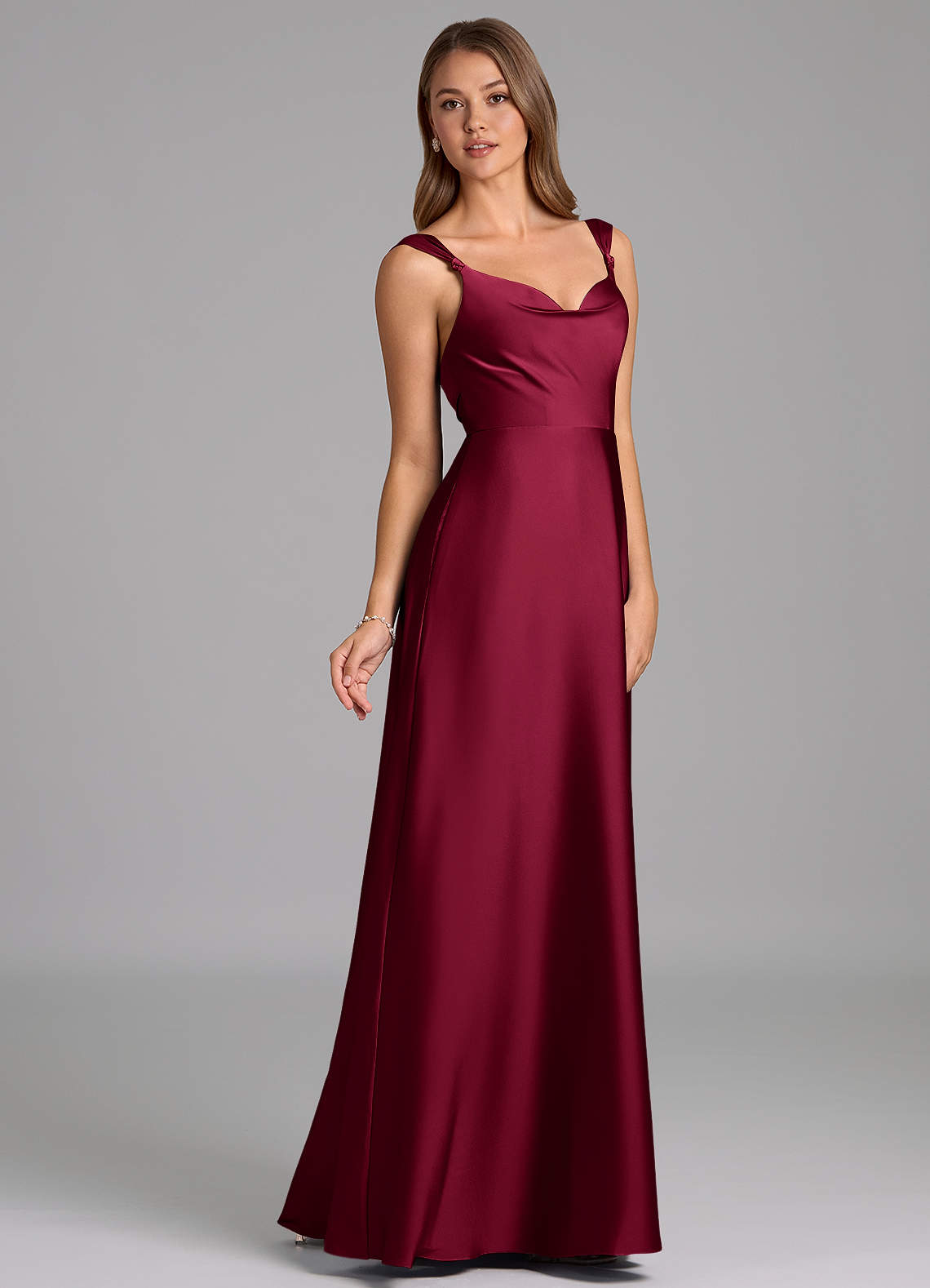 Azazie Beatrice Vestidos de madrinha de casamento Vestido Borgonha de Cetim elástico de Linha A com Decote em coração image4