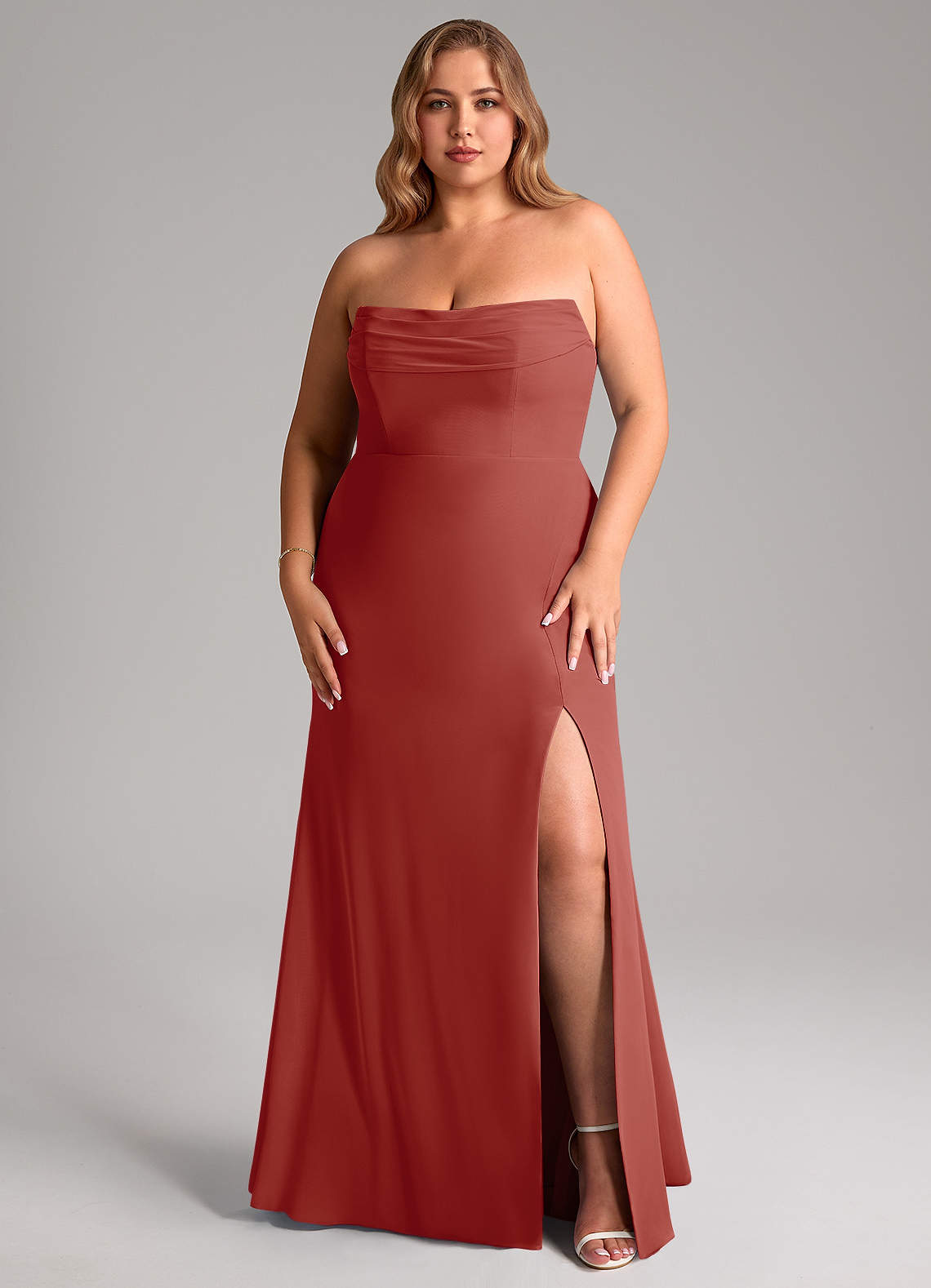 Azazie Saige Vestidos de madrinha de casamento Vestido Terracota de Chiffon de Linha A com Fora do ombro image15