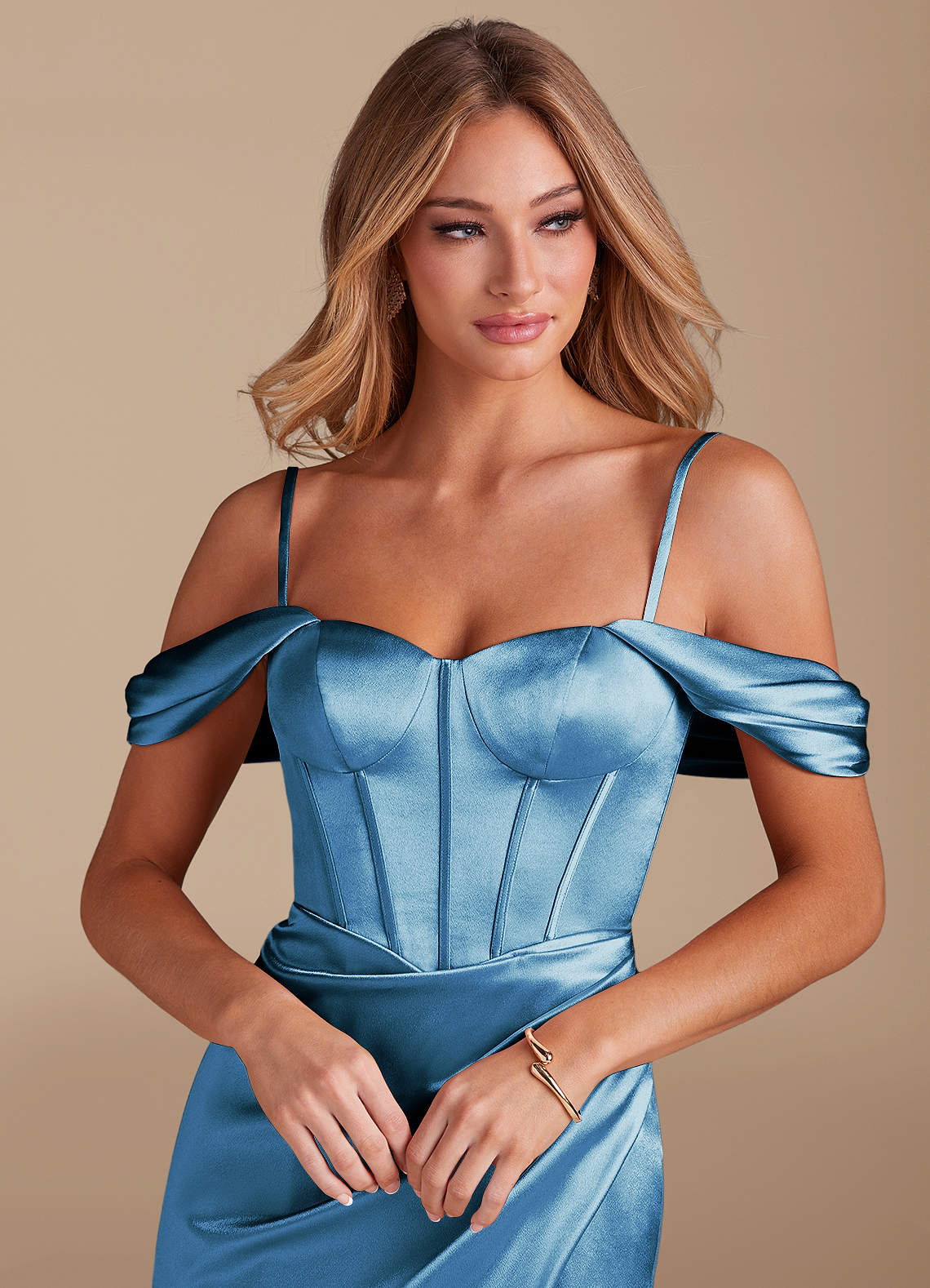 Azazie Asha Vestidos de madrinha de casamento Vestido Aço Azul de Cetim Metálico de Bainha com Fora do ombro image1