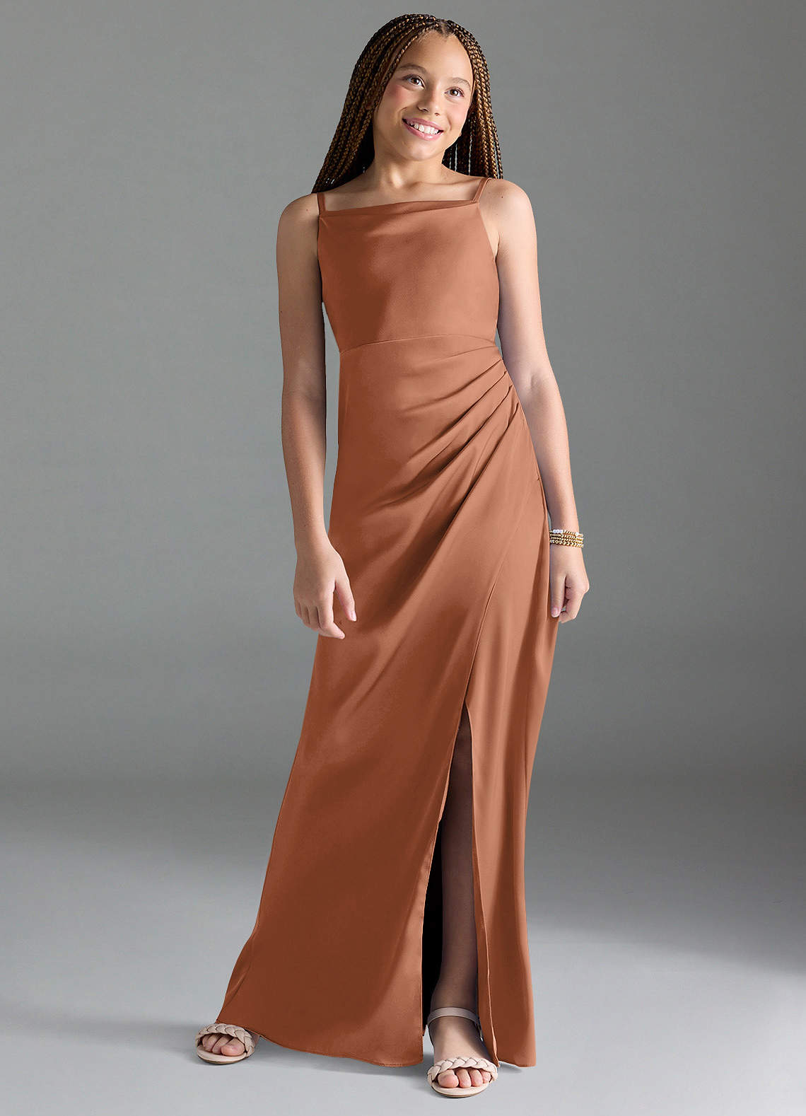 Azazie Leonis Junior Vestido Bronzeador de Cetim elástico de Linha A com Plissado image1