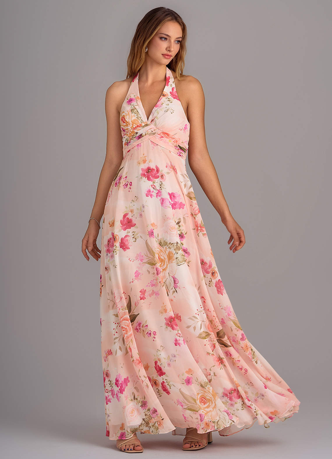 Azazie Tessie Vestidos de damas de honor Vestido de Ramo Abstracto Floral de Gasa de Corte en A con Cuello en V plisado image3