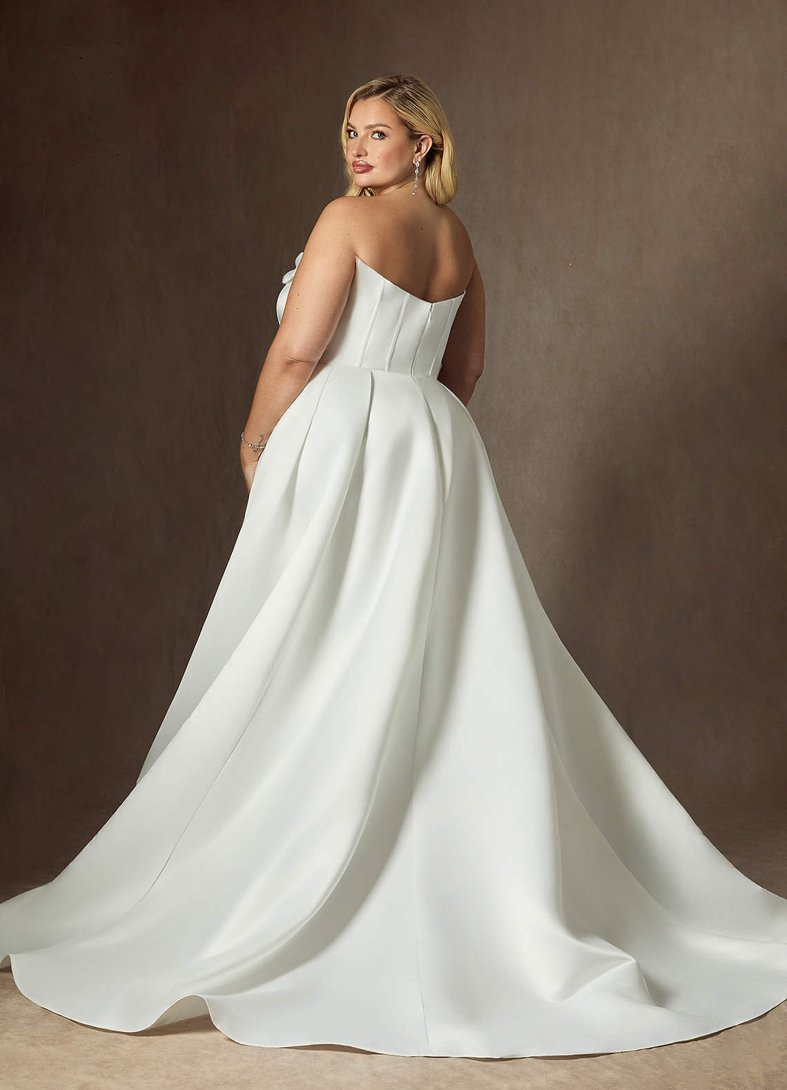 Azazie Katalina Trouwjurken Jurk van Satijn met Baljurk Strapless Diamant Wit image1