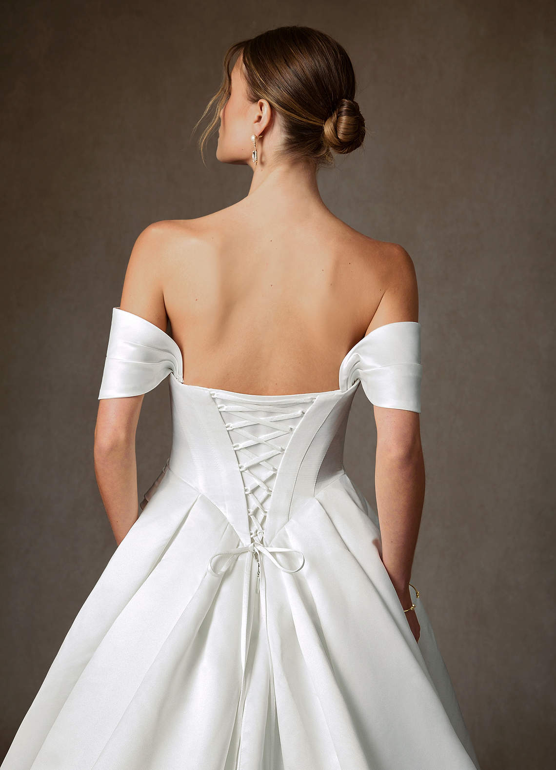 Azazie Suki Robes de mariée Robe Princesse en Satin Épaule décolletée Blanc De Diamant image7