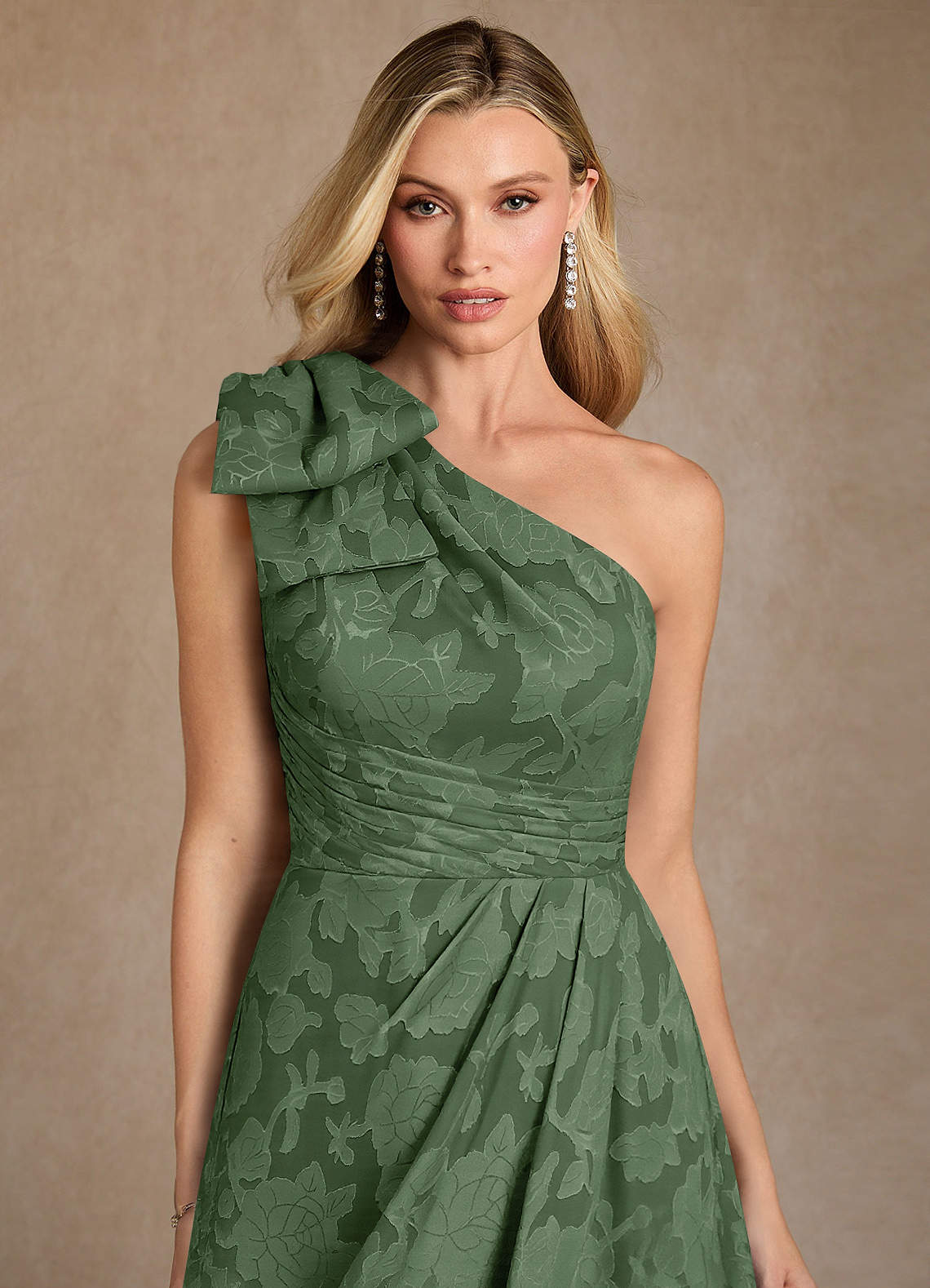 Azazie Easton Vestidos para mãe da noiva Vestir Eucalipto de Esgotamento Floral de Vestido de baile com Um ombro image2