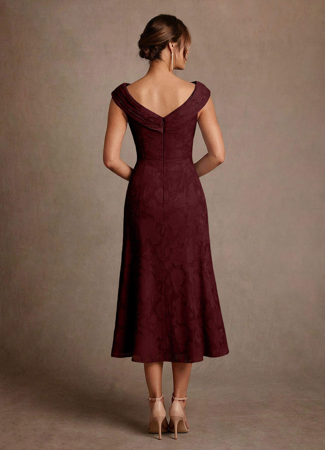 Azazie Keith Vestidos para mãe da noiva Vestido Cabernet de Esgotamento Floral de Bainha com Plissado image1