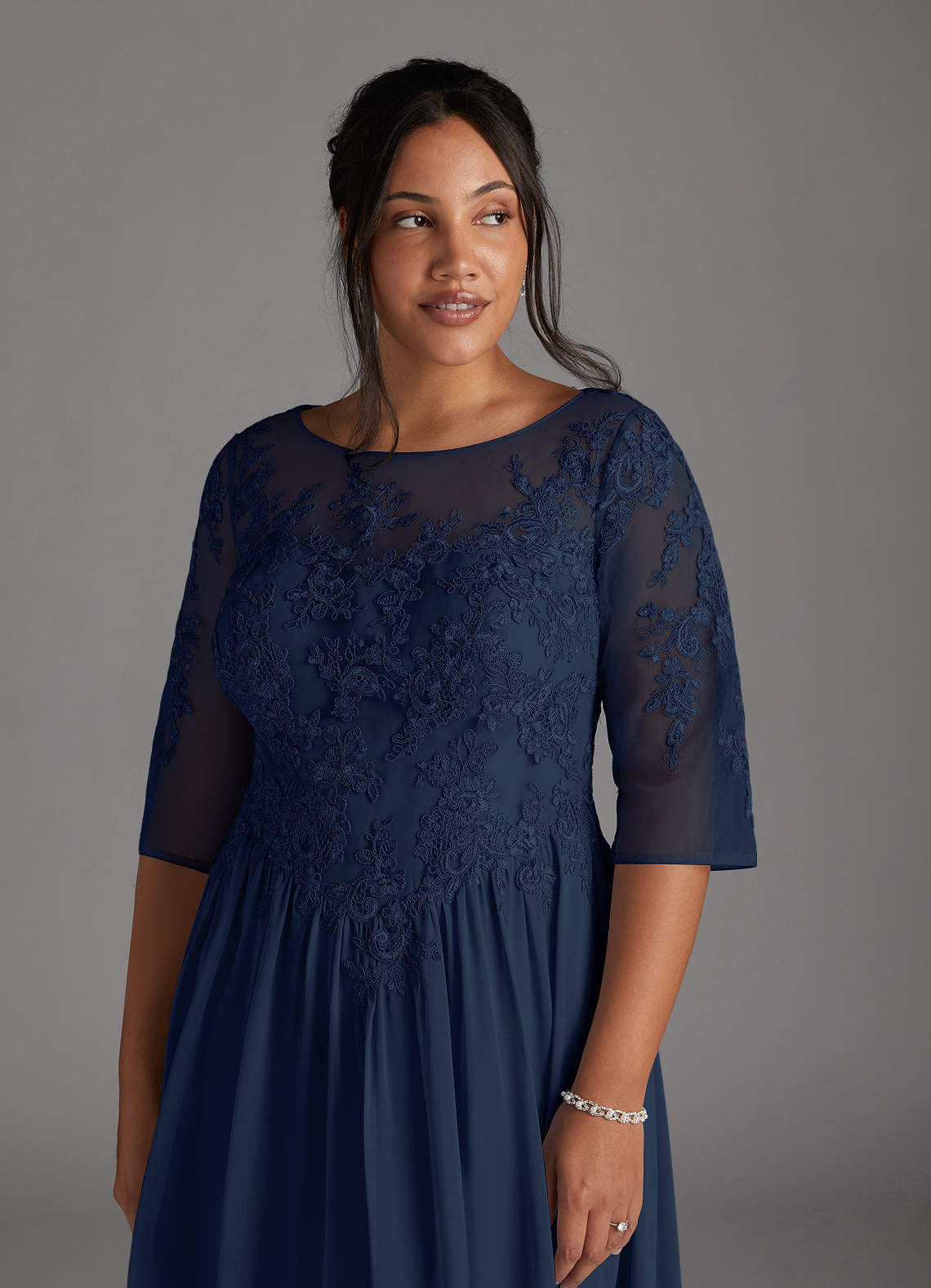 Azazie Mirielle vestidos de madre de la novia Vestido de Azul Marino Oscuro de Gasa de Corte En A con Encaje Scoop image11