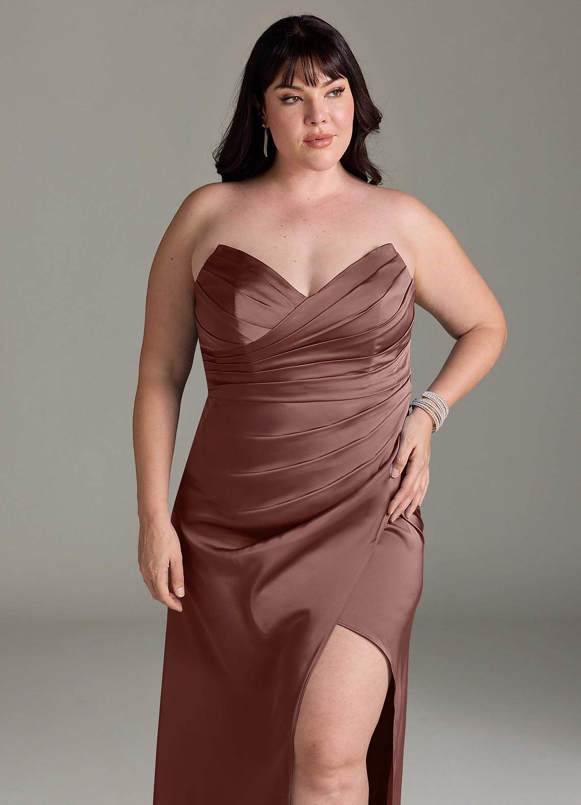Azazie Yola Vestidos de damas de honor Vestido de Expresado de Satén Elástico de Corte Recto Convertible con Cuello en V Plisado image12