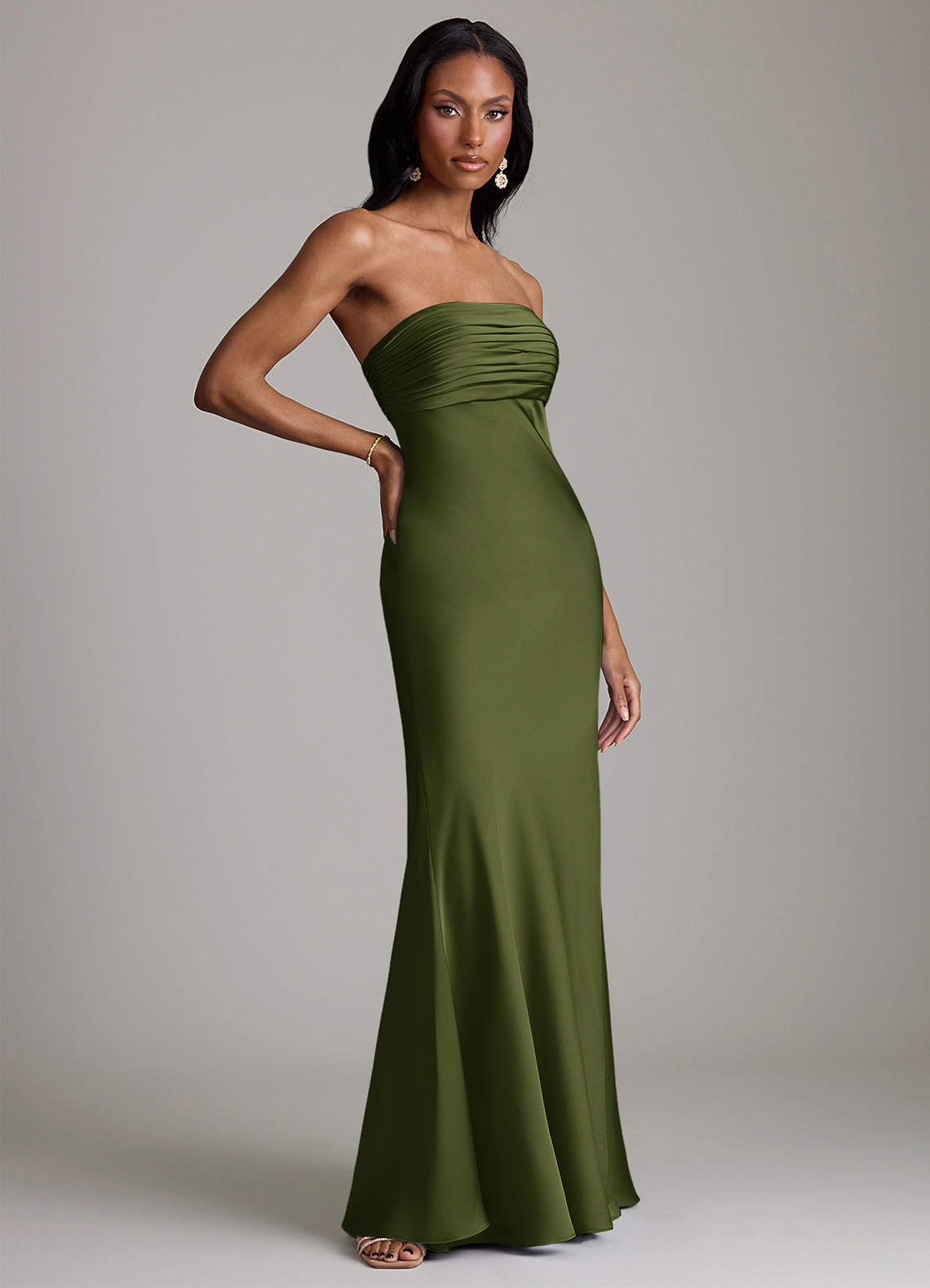 Azazie Saylor Vestidos de damas de honor Vestido de Oliva de Satén Elástico de Corte Sirena con Sin tirantes image3