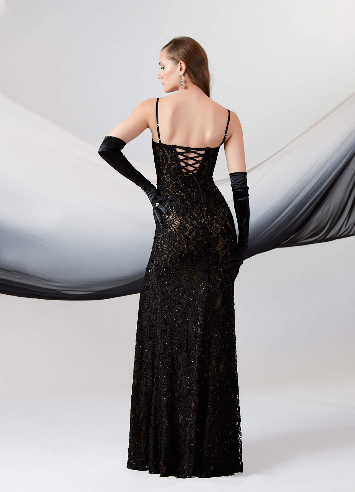 Azazie Esmeray Abiti da Sposa Abito A-Line in Raso Elasticizzato Lustrini Nero Nudo image9